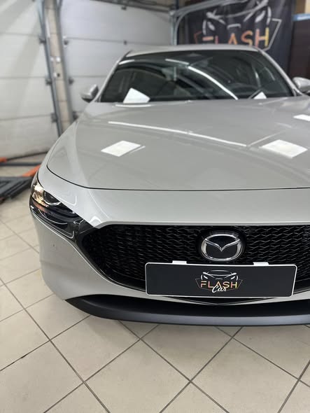 Mazda 3 — zabezpieczenie folią PPF — detal realizacji